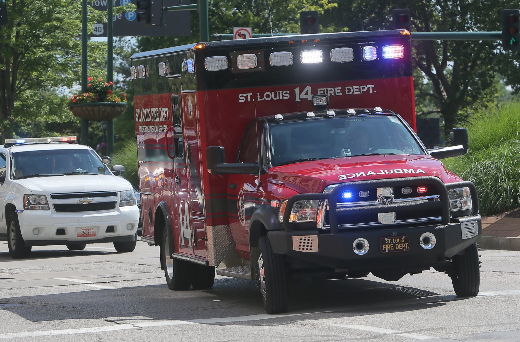 Motorcycle cops injured in Langsdorf motorcade